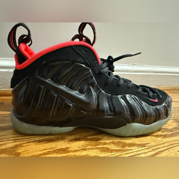 Nike Other - Nike Black and Red Foamposite Pro Sneakers SIZE 9.5